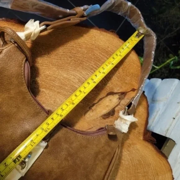 NEW Front Lock Detail Tan Shoulder Bag - Picture 7 of 10